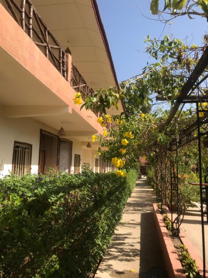Bamboo Garden Hotel Serrekunda Ngoại thất bức ảnh