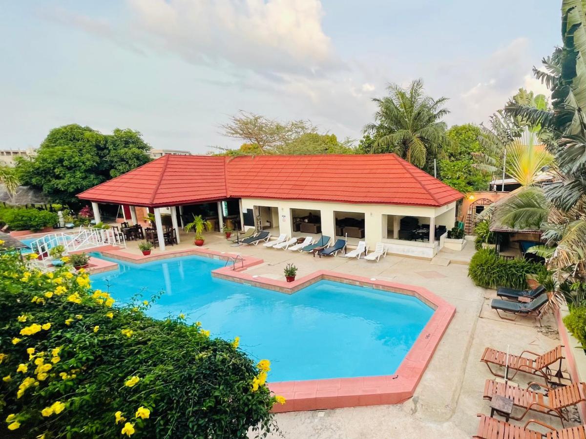 Bamboo Garden Hotel Serrekunda Ngoại thất bức ảnh