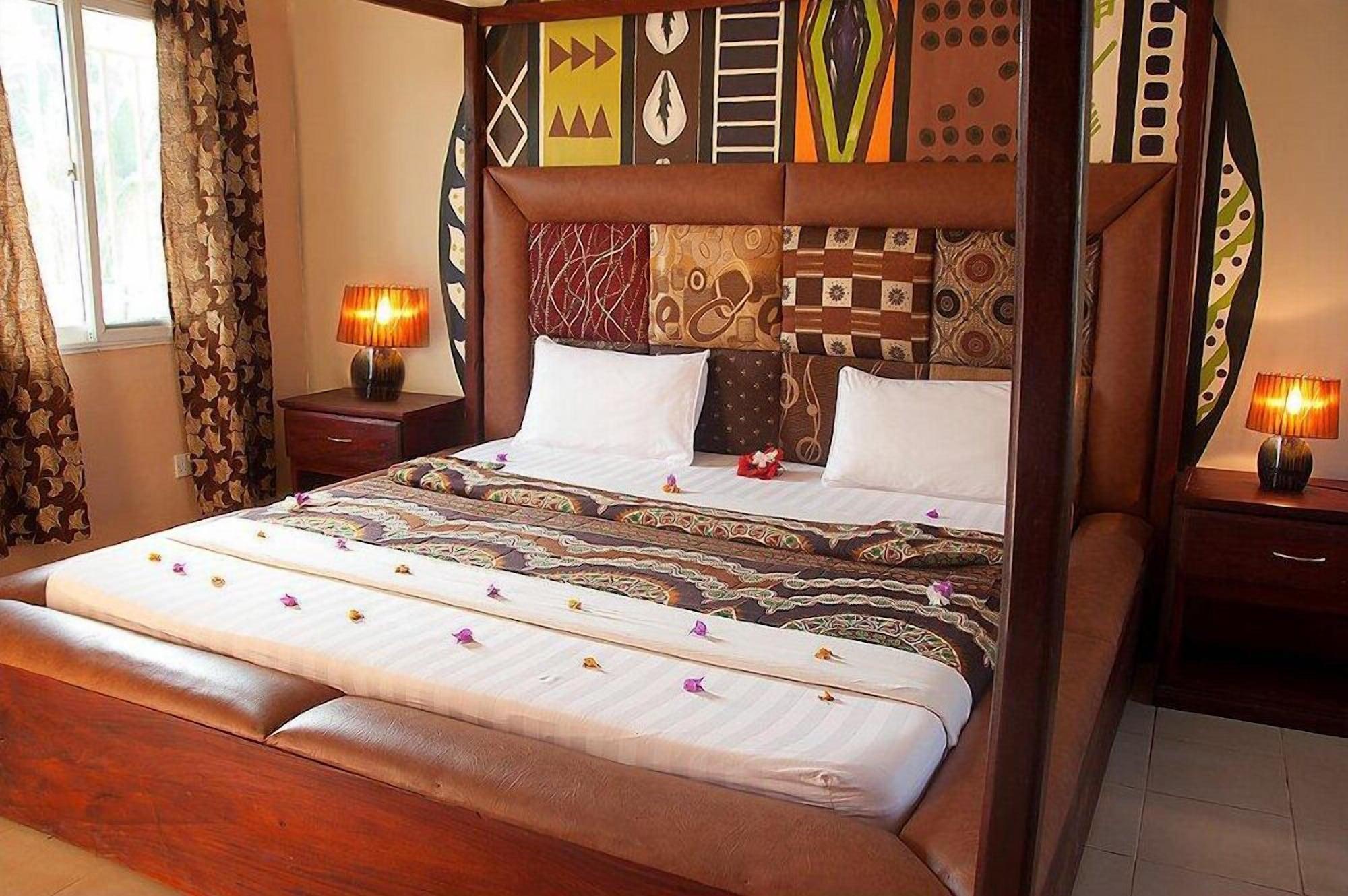 Bamboo Garden Hotel Serrekunda Ngoại thất bức ảnh