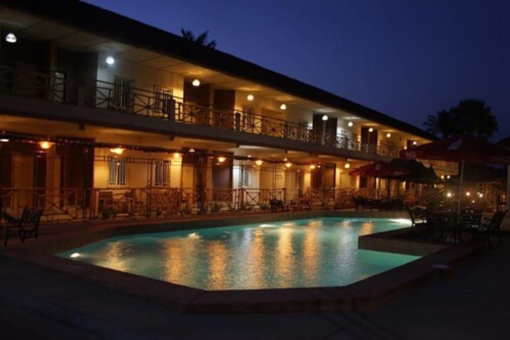Bamboo Garden Hotel Serrekunda Ngoại thất bức ảnh
