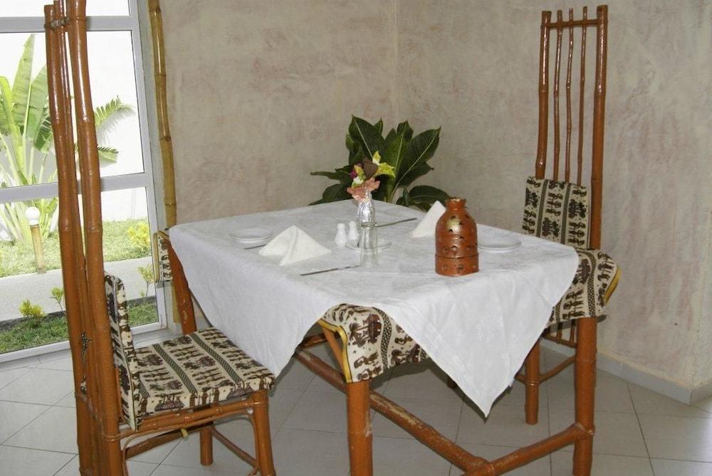 Bamboo Garden Hotel Serrekunda Ngoại thất bức ảnh