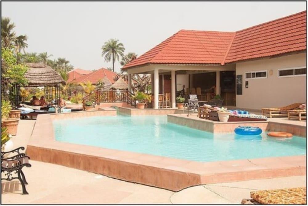 Bamboo Garden Hotel Serrekunda Ngoại thất bức ảnh