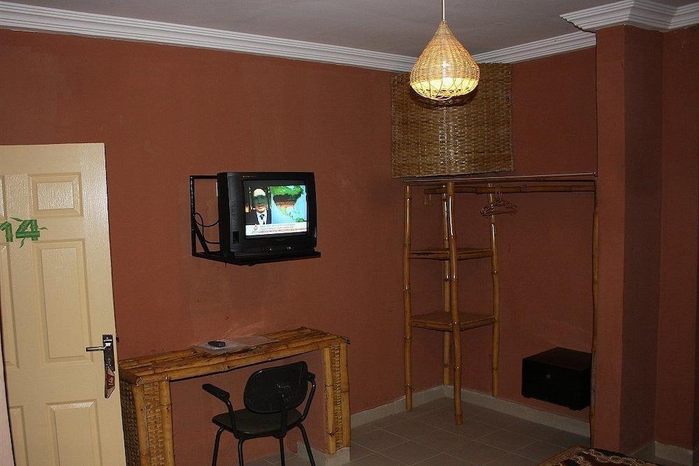 Bamboo Garden Hotel Serrekunda Ngoại thất bức ảnh