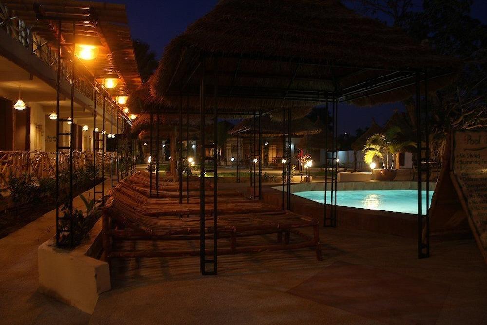 Bamboo Garden Hotel Serrekunda Ngoại thất bức ảnh