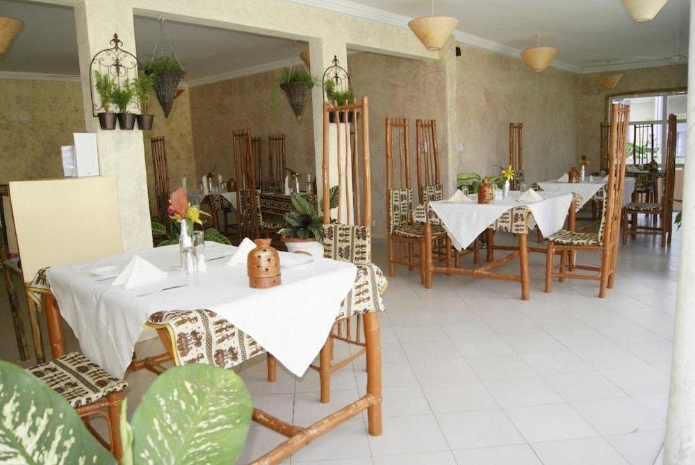 Bamboo Garden Hotel Serrekunda Ngoại thất bức ảnh