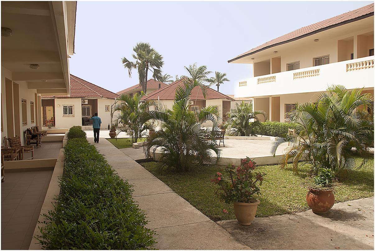 Bamboo Garden Hotel Serrekunda Ngoại thất bức ảnh
