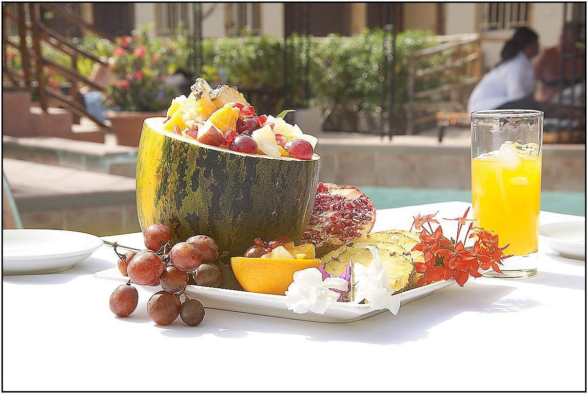Bamboo Garden Hotel Serrekunda Ngoại thất bức ảnh