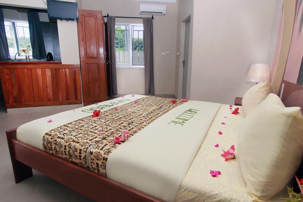 Bamboo Garden Hotel Serrekunda Ngoại thất bức ảnh