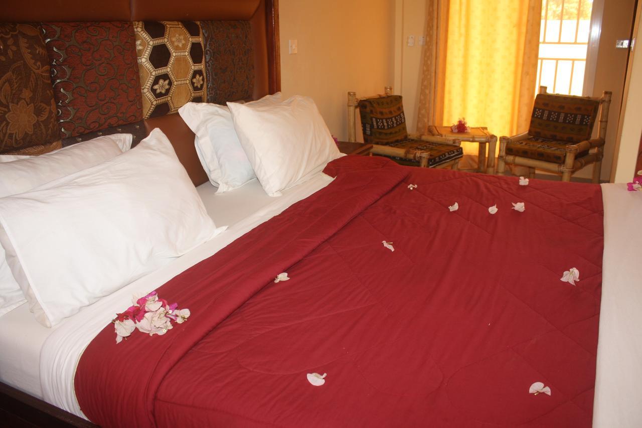 Bamboo Garden Hotel Serrekunda Ngoại thất bức ảnh